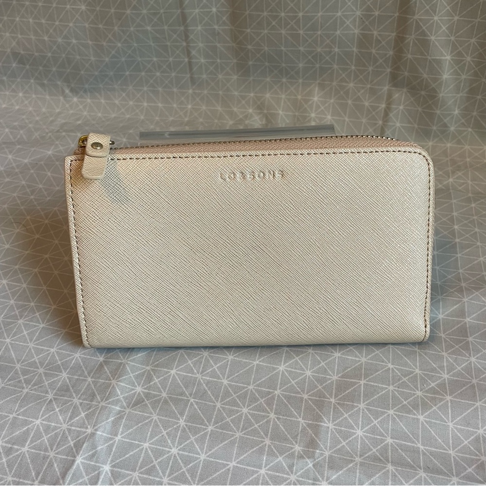 Lo & Sons The Leather Wallet in Pearl Saffiano/Gold/Camel